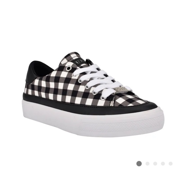 New GUESS Printed Low-Top Sneakers - Picture 1 of 8